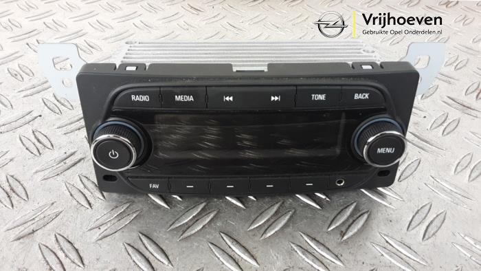 Gebruikte Radio module Opel Karl 1.0 12V Prijs € 80,00 Margeregeling aangeboden door Autodemontage Vrijhoeven B.V.