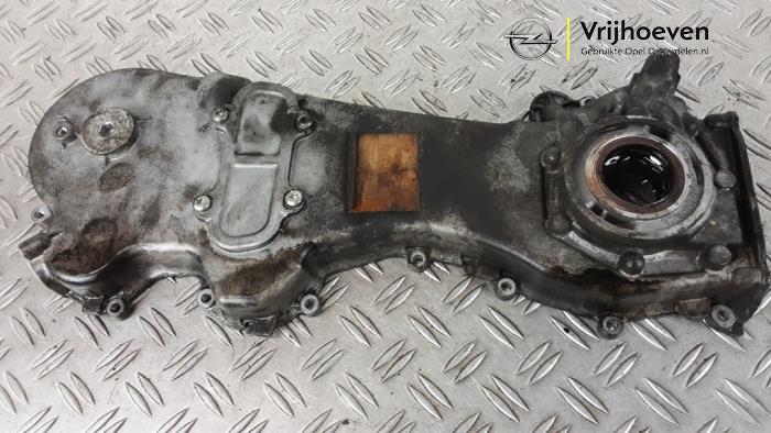 Distributiedeksel van een Opel Corsa D 1.3 CDTi 16V ecoFLEX 2011