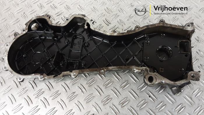 Distributiedeksel van een Opel Corsa D 1.3 CDTi 16V ecoFLEX 2011