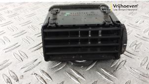 Gebruikte Luchtrooster Dashboard Opel Astra H (L48) 1.8 16V Prijs € 15,00 Margeregeling aangeboden door Autodemontage Vrijhoeven B.V.