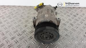 Gebruikte Pomp Airco Opel Corsa E 1.2 16V Prijs € 100,00 Margeregeling aangeboden door Autodemontage Vrijhoeven B.V.