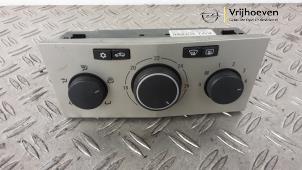 Gebruikte Chaufage Bedieningspaneel Opel Astra H Twin Top (L67) 1.6 16V Prijs € 30,00 Margeregeling aangeboden door Autodemontage Vrijhoeven B.V.