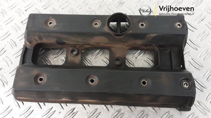 Gebruikte Kleppendeksel Opel Signum (F48) 3.2 V6 24V Prijs € 60,00 Margeregeling aangeboden door Autodemontage Vrijhoeven B.V.