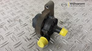 Gebruikte Extra waterpomp Opel Astra K Sports Tourer 1.5 CDTi 122 12V Prijs € 70,00 Margeregeling aangeboden door Autodemontage Vrijhoeven B.V.