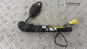 Gebruikte Gordelspanner rechts Opel Meriva 1.4 Turbo 16V ecoFLEX Prijs € 35,00 Margeregeling aangeboden door Autodemontage Vrijhoeven B.V.