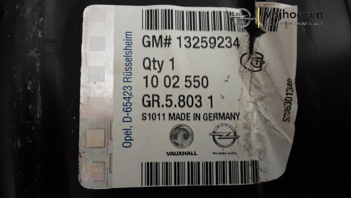 Velg van een Opel Astra J (PC6/PD6/PE6/PF6) 1.3 CDTI 16V EcoFlex 2013