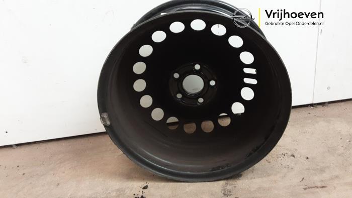 Velg van een Opel Astra J (PC6/PD6/PE6/PF6) 1.3 CDTI 16V EcoFlex 2013