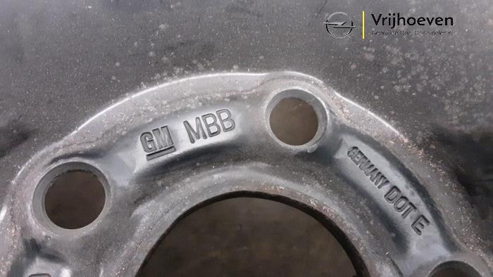 Velg van een Opel Astra J (PC6/PD6/PE6/PF6) 1.3 CDTI 16V EcoFlex 2013