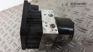 Gebruikte ABS Pomp Opel Zafira (M75) 2.2 16V Direct Ecotec Prijs € 90,00 Margeregeling aangeboden door Autodemontage Vrijhoeven B.V.