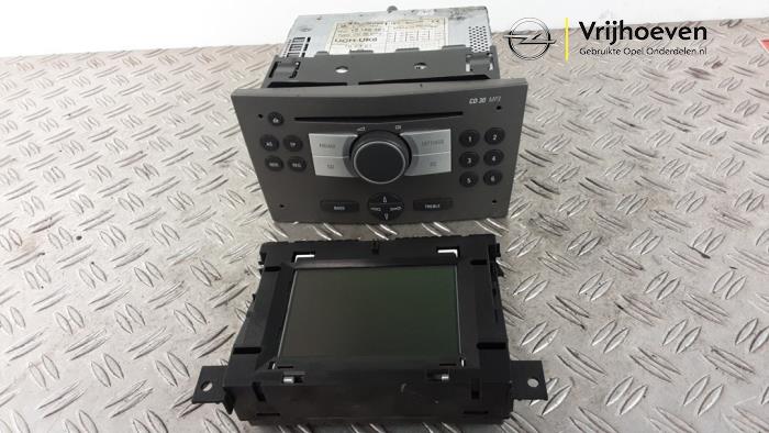 Gebruikte Radio module Opel Zafira (M75) 2.2 16V Direct Ecotec Prijs € 75,00 Margeregeling aangeboden door Autodemontage Vrijhoeven B.V.
