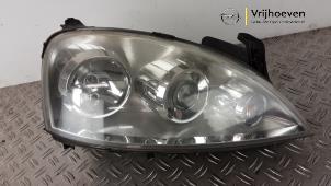 Gebruikte Koplamp rechts Opel Corsa C (F08/68) 1.0 12V Twin Port Prijs € 50,00 Margeregeling aangeboden door Autodemontage Vrijhoeven B.V.
