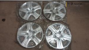 Gebruikte Wieldop set Opel Astra H (L48) 1.6 16V Twinport Prijs € 50,00 Margeregeling aangeboden door Autodemontage Vrijhoeven B.V.