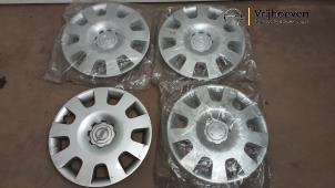 Gebruikte Wieldop set Opel Astra H (L48) 1.6 16V Prijs € 50,00 Margeregeling aangeboden door Autodemontage Vrijhoeven B.V.