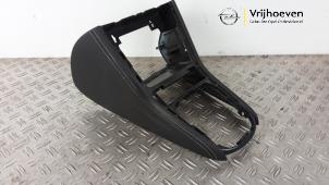 Gebruikte Middenconsoles Opel Astra K Sports Tourer 1.0 Turbo 12V Prijs € 60,00 Margeregeling aangeboden door Autodemontage Vrijhoeven B.V.