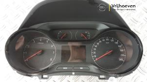Gebruikte Instrumentenpaneel Opel Crossland (X) 1.2 Turbo 12V Prijs € 200,00 Margeregeling aangeboden door Autodemontage Vrijhoeven B.V.
