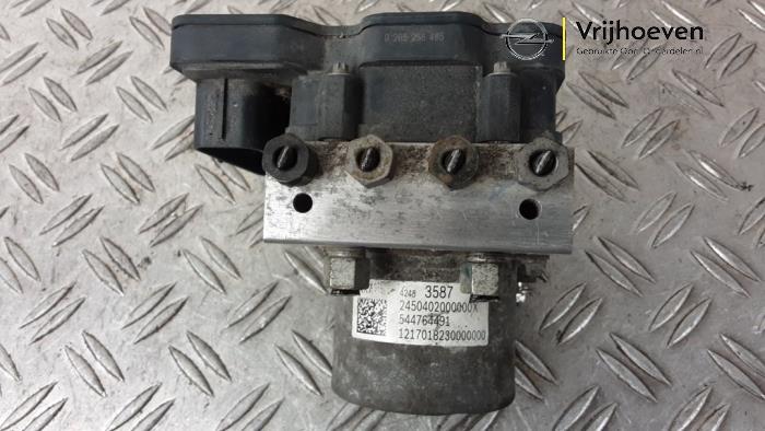 Gebruikte ABS Pomp Opel Karl 1.0 12V Prijs € 60,00 Margeregeling aangeboden door Autodemontage Vrijhoeven B.V.