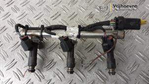 Gebruikte Injector brug Opel Karl 1.0 12V Prijs € 75,00 Inclusief btw aangeboden door Autodemontage Vrijhoeven B.V.