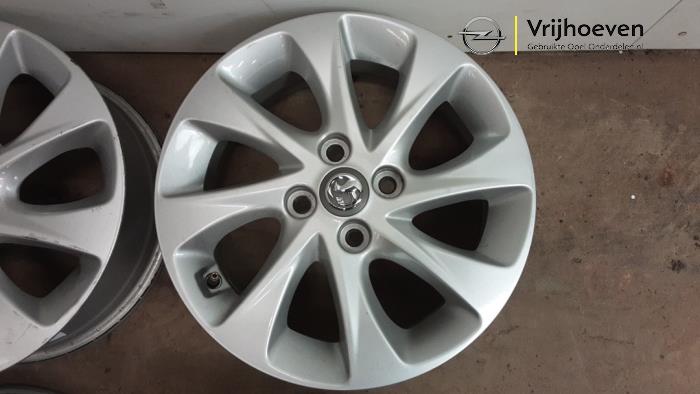 Velgen set van een Opel Karl 1.0 ecoFLEX 12V 2018