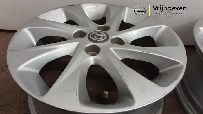 Velgen set van een Opel Karl 1.0 ecoFLEX 12V 2018