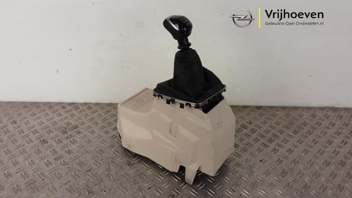 Gebruikte Versnellingspook Opel Mokka 1.2 Turbo 12V Prijs € 120,00 Margeregeling aangeboden door Autodemontage Vrijhoeven B.V.