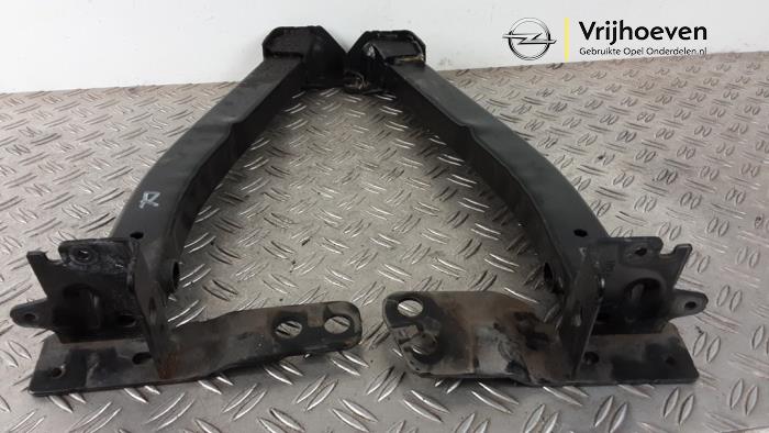 Subframe van een Opel Mokka 1.2 Turbo 12V 2021