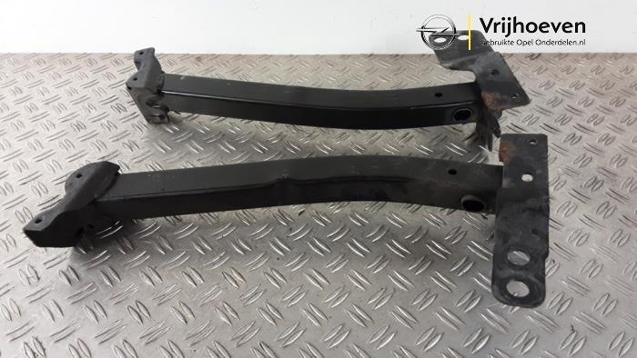 Subframe van een Opel Mokka 1.2 Turbo 12V 2021