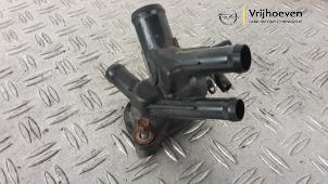 Gebruikte Thermostaathuis Opel Karl 1.0 12V Prijs € 40,00 Margeregeling aangeboden door Autodemontage Vrijhoeven B.V.