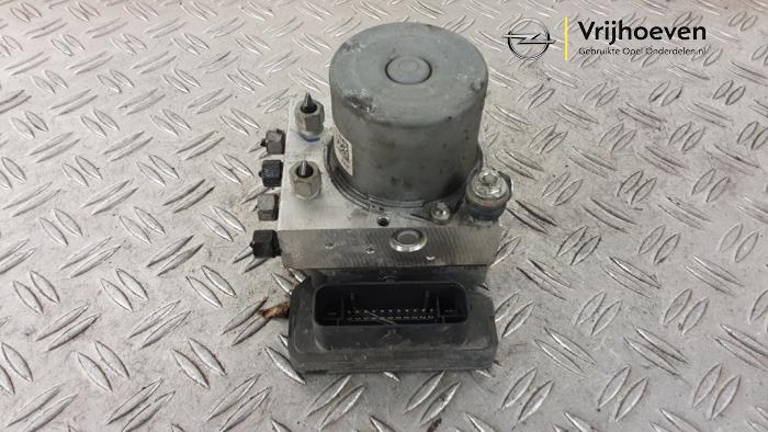 Gebruikte ABS Pomp Opel Karl 1.0 12V Prijs € 60,00 Margeregeling aangeboden door Autodemontage Vrijhoeven B.V.