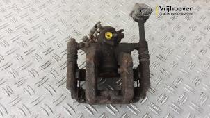 Gebruikte Remklauw (Tang) links-achter Opel Astra J Sports Tourer (PD8/PE8/PF8) 2.0 CDTI 16V 165 Prijs € 30,00 Margeregeling aangeboden door Autodemontage Vrijhoeven B.V.