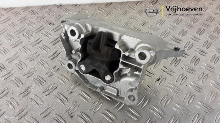 Motorsteun van een Opel Mokka 1.2 Turbo 12V 2021