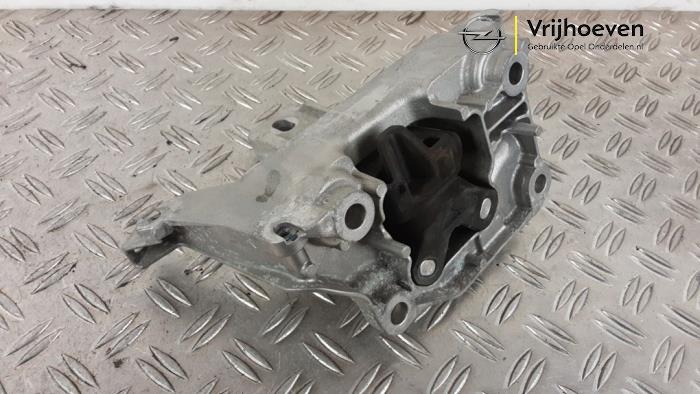 Motorsteun van een Opel Mokka 1.2 Turbo 12V 2021