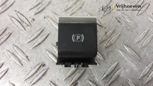 Gebruikte Handrem schakelaar Opel Mokka 1.2 Turbo 12V Prijs € 20,00 Margeregeling aangeboden door Autodemontage Vrijhoeven B.V.