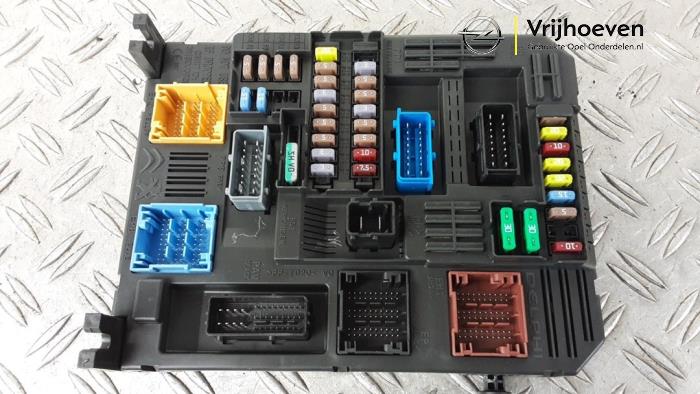 Computer Body Control van een Opel Crossland (X) 1.2 Turbo 12V Euro 6d-temp 2021