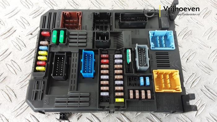 Gebruikte Bodycontrol Module Opel Crossland (X) 1.2 Turbo 12V Prijs € 75,00 Margeregeling aangeboden door Autodemontage Vrijhoeven B.V.