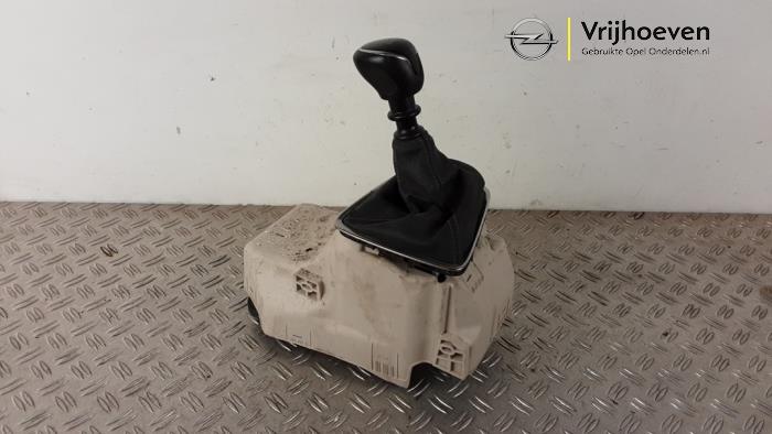 Gebruikte Versnellingspook Opel Corsa F (UB/UH/UP) 1.2 Turbo 12V 100 Prijs € 100,00 Margeregeling aangeboden door Autodemontage Vrijhoeven B.V.