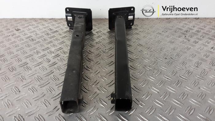 Gebruikte Subframe Opel Crossland (X) 1.2 Turbo 12V Prijs € 60,00 Margeregeling aangeboden door Autodemontage Vrijhoeven B.V.