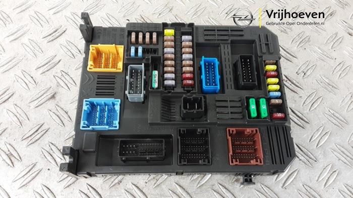 Gebruikte Computer Body Control Opel Corsa F (UB/UH/UP) 1.2 Turbo 12V 100 Prijs € 100,00 Margeregeling aangeboden door Autodemontage Vrijhoeven B.V.