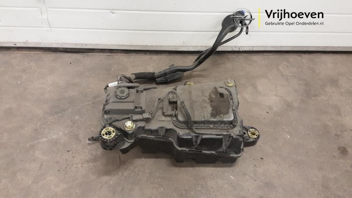 Gebruikte Ureumreservoir Opel Combo Cargo 1.6 CDTI 100 Prijs € 300,00 Margeregeling aangeboden door Autodemontage Vrijhoeven B.V.