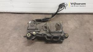Gebruikte Ureumreservoir Opel Combo Cargo 1.6 CDTI 100 Prijs € 375,00 Margeregeling aangeboden door Autodemontage Vrijhoeven B.V.