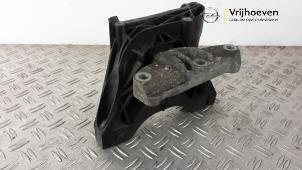 Gebruikte Motorsteun Opel Combo Cargo 1.6 CDTI 100 Prijs € 25,00 Margeregeling aangeboden door Autodemontage Vrijhoeven B.V.