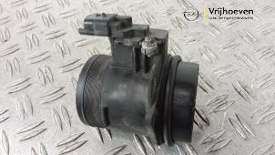 Gebruikte Luchtmassameter Opel Vivaro 2.0 CDTI 122 Prijs € 25,00 Margeregeling aangeboden door Autodemontage Vrijhoeven B.V.