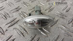 Gebruikte Richtingaanwijzer rechts Opel Vivaro 2.0 CDTI 122 Prijs € 10,00 Margeregeling aangeboden door Autodemontage Vrijhoeven B.V.