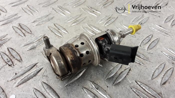 Gebruikte Injector adblue Opel Combo Cargo 1.5 CDTI 100 Prijs € 50,00 Margeregeling aangeboden door Autodemontage Vrijhoeven B.V.