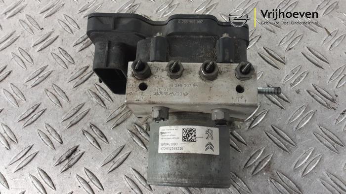 Gebruikte ABS Pomp Opel Vivaro 2.0 CDTI 122 Prijs € 250,00 Margeregeling aangeboden door Autodemontage Vrijhoeven B.V.