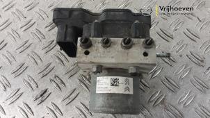Gebruikte ABS Pomp Opel Vivaro 2.0 CDTI 122 Prijs € 250,00 Margeregeling aangeboden door Autodemontage Vrijhoeven B.V.