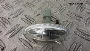 Gebruikte Pinker links Opel Vivaro 2.0 CDTI 122 Prijs € 10,00 Margeregeling aangeboden door Autodemontage Vrijhoeven B.V.