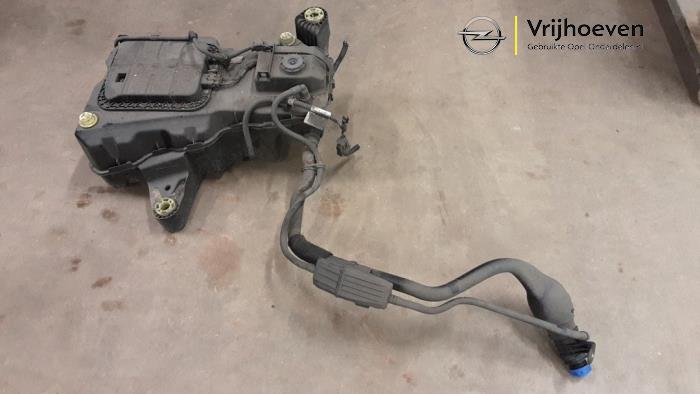 Gebruikte Ureumreservoir Opel Combo Cargo 1.6 CDTI 100 Prijs € 300,00 Margeregeling aangeboden door Autodemontage Vrijhoeven B.V.