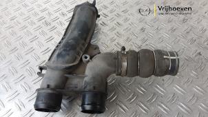 Gebruikte Intercooler Buis Opel Combo Cargo 1.6 CDTI 100 Prijs € 20,00 Margeregeling aangeboden door Autodemontage Vrijhoeven B.V.