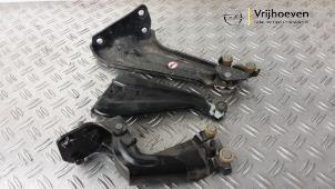 Gebruikte Schuifdeurrol links Opel Combo Cargo 1.5 CDTI 100 Prijs € 100,00 Margeregeling aangeboden door Autodemontage Vrijhoeven B.V.