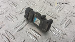 Gebruikte Map Sensor (inlaatspruitstuk) Opel Signum (F48) 2.2 direct 16V Prijs € 10,00 Margeregeling aangeboden door Autodemontage Vrijhoeven B.V.